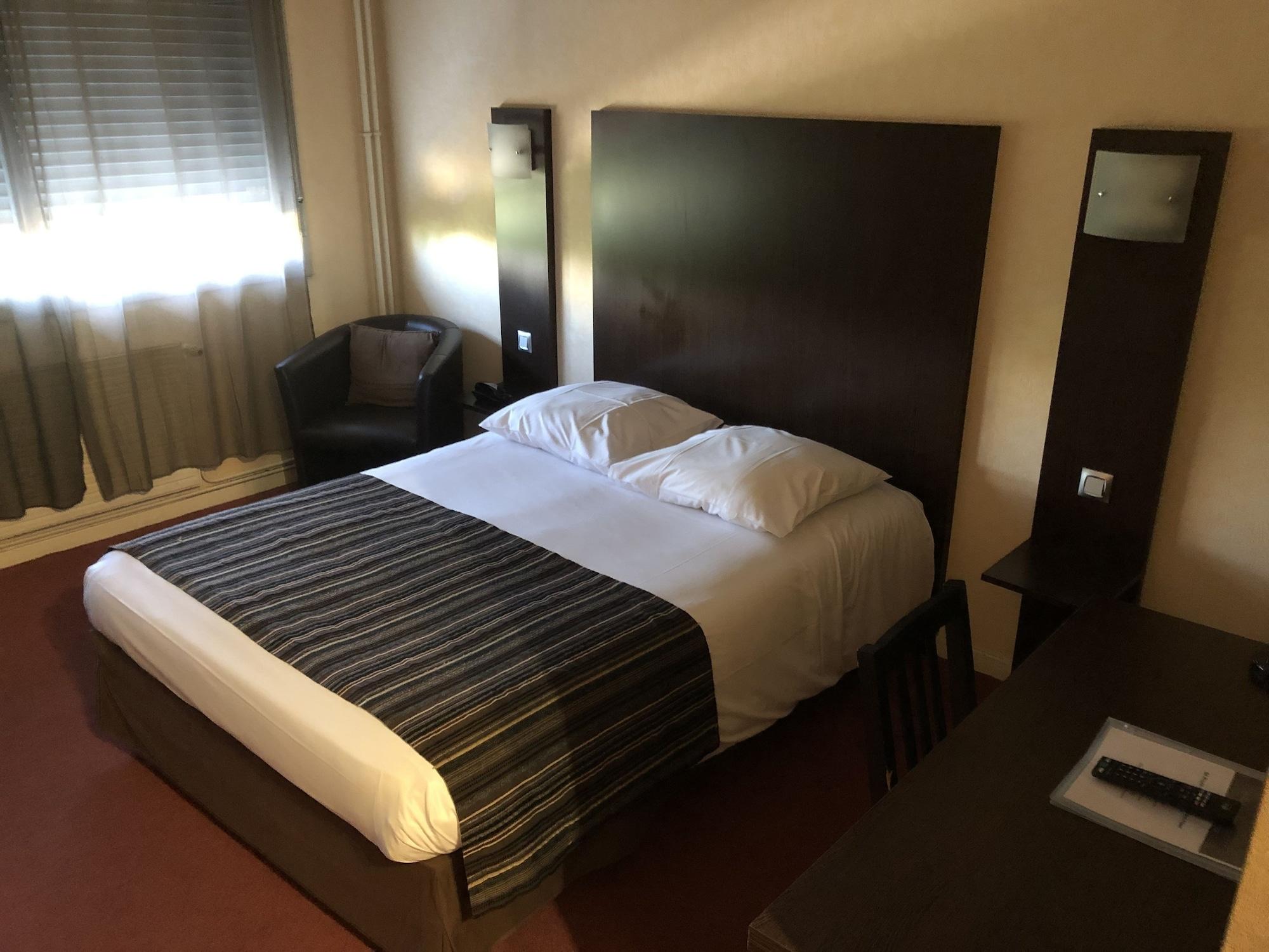 Adonis Lyon Est Hotel Artys Saint-Priest-en-Jarez Екстериор снимка