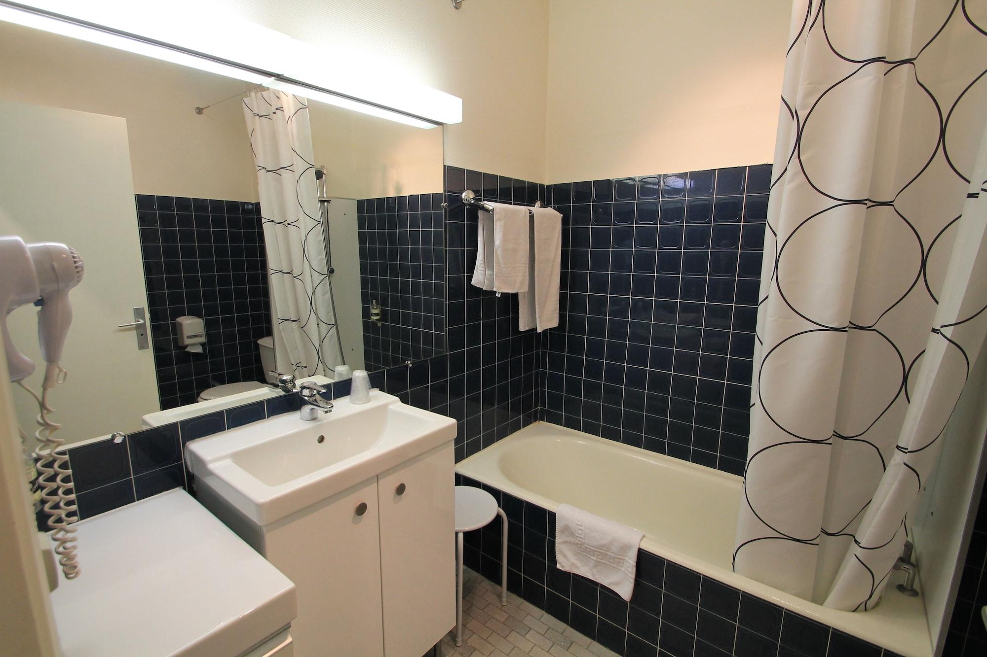 Adonis Lyon Est Hotel Artys Saint-Priest-en-Jarez Екстериор снимка