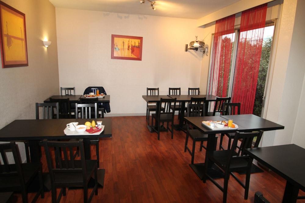 Adonis Lyon Est Hotel Artys Saint-Priest-en-Jarez Екстериор снимка