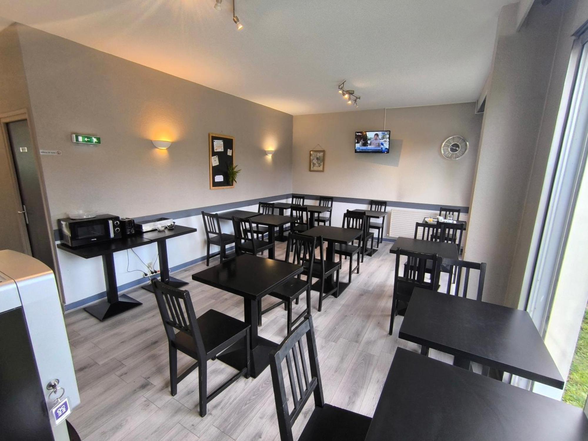 Adonis Lyon Est Hotel Artys Saint-Priest-en-Jarez Екстериор снимка