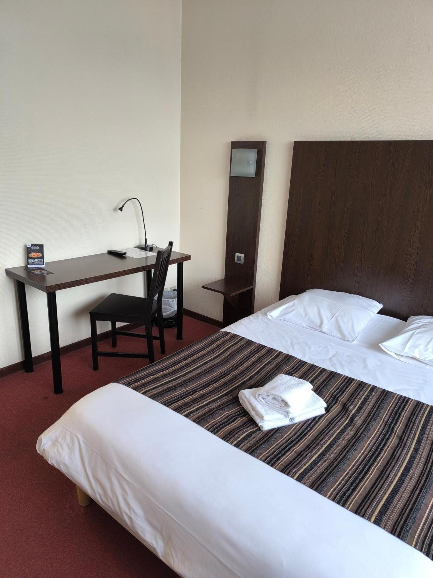 Adonis Lyon Est Hotel Artys Saint-Priest-en-Jarez Екстериор снимка