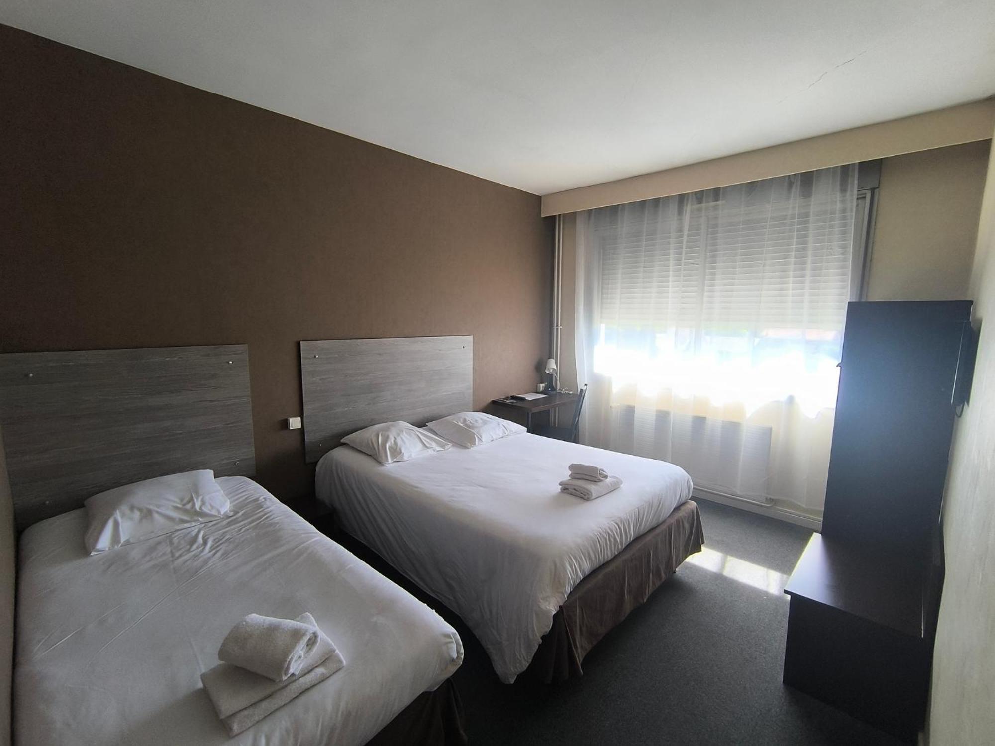 Adonis Lyon Est Hotel Artys Saint-Priest-en-Jarez Екстериор снимка