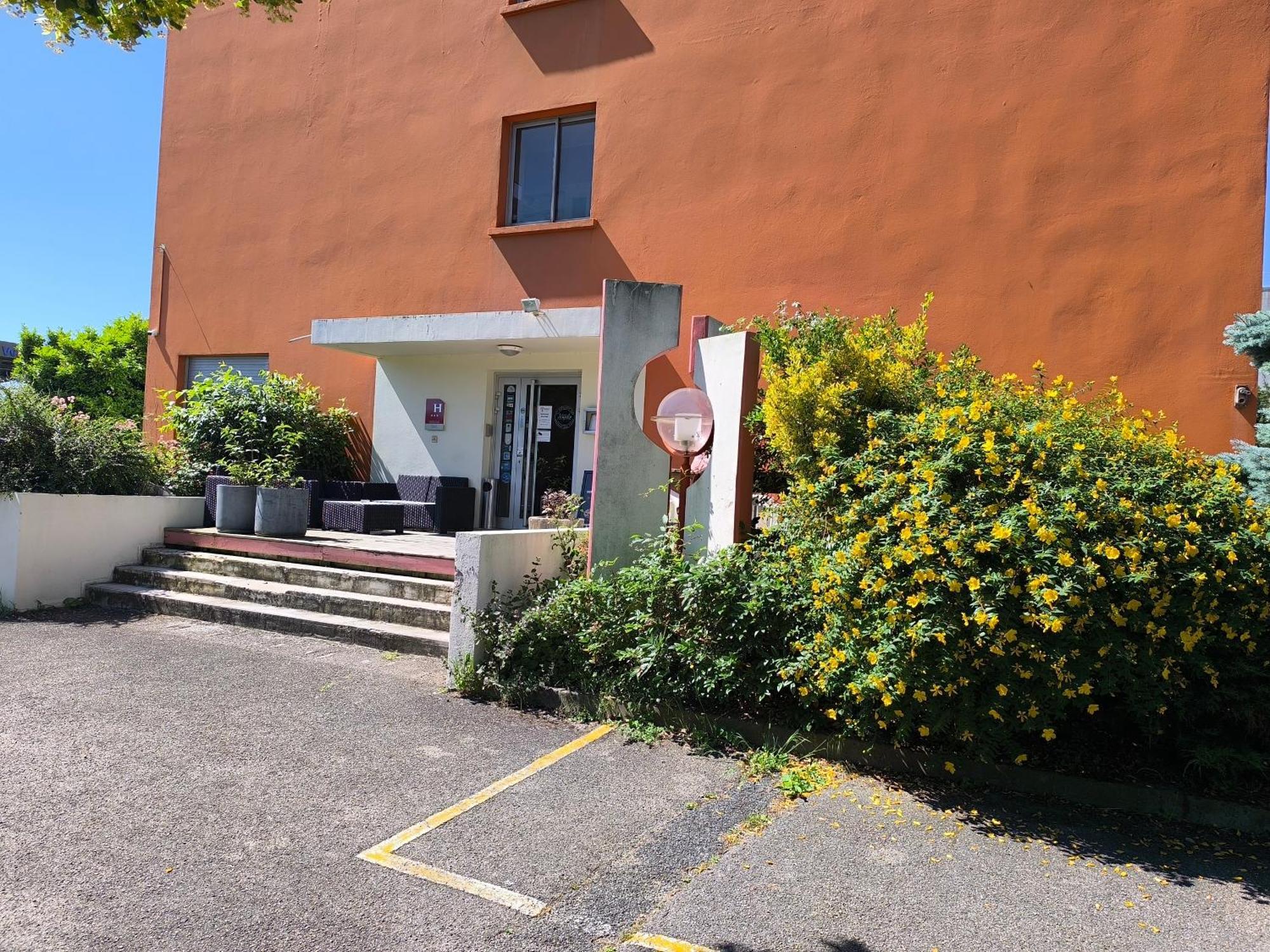 Adonis Lyon Est Hotel Artys Saint-Priest-en-Jarez Екстериор снимка